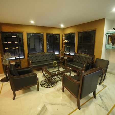 Hotel Udai Niwas By The Lake Удайпур Екстериор снимка