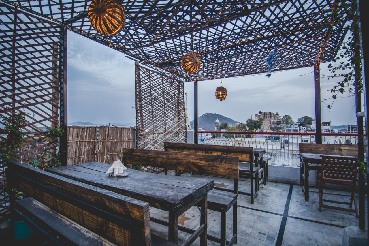 Hotel Udai Niwas By The Lake Удайпур Екстериор снимка