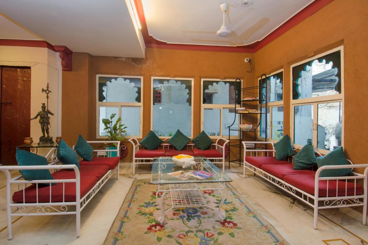 Hotel Udai Niwas By The Lake Удайпур Екстериор снимка