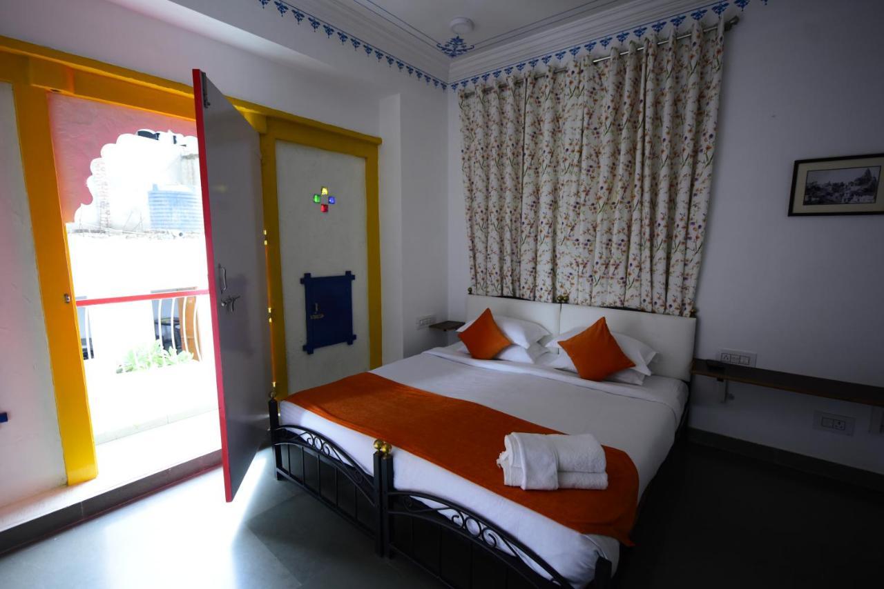 Hotel Udai Niwas By The Lake Удайпур Екстериор снимка