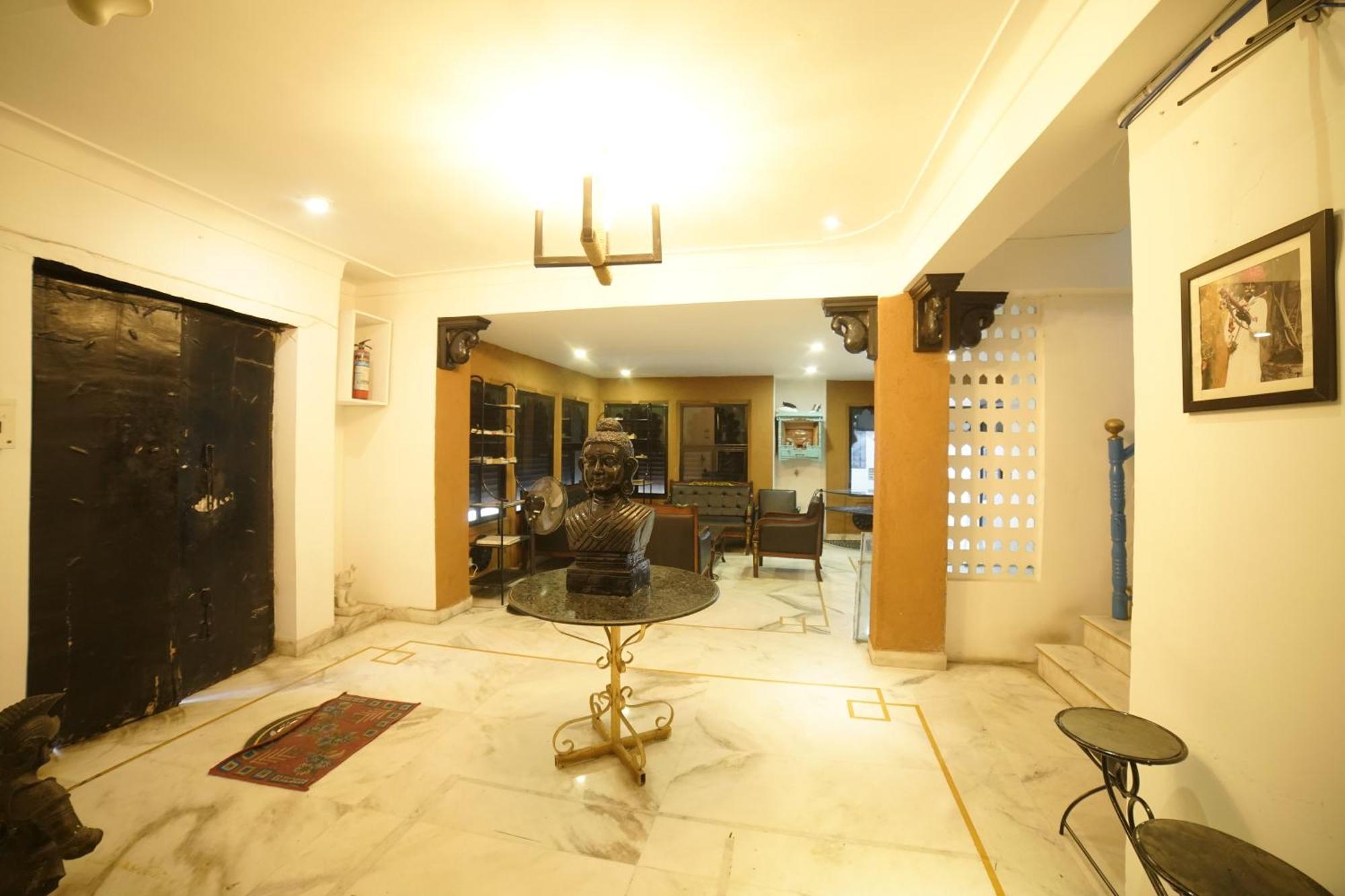 Hotel Udai Niwas By The Lake Удайпур Екстериор снимка