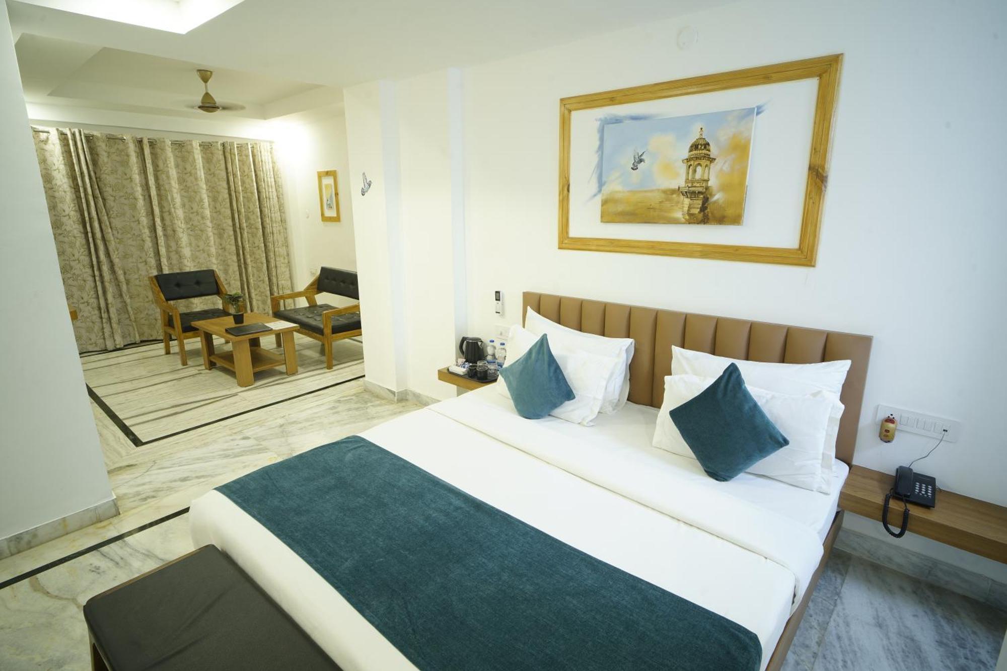 Hotel Udai Niwas By The Lake Удайпур Екстериор снимка