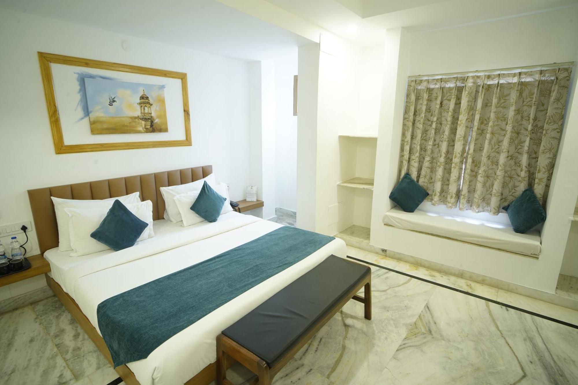 Hotel Udai Niwas By The Lake Удайпур Екстериор снимка