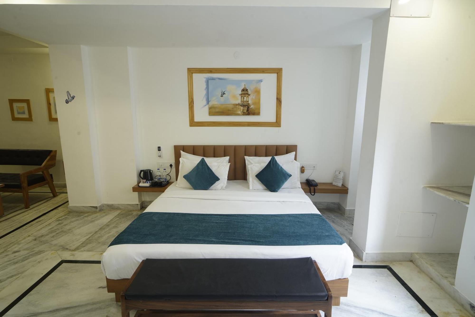 Hotel Udai Niwas By The Lake Удайпур Екстериор снимка