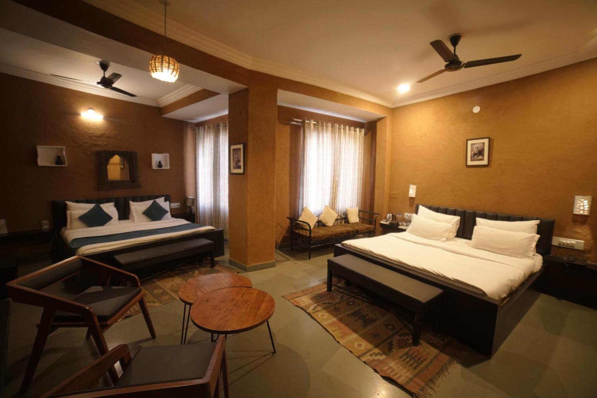 Hotel Udai Niwas By The Lake Удайпур Екстериор снимка