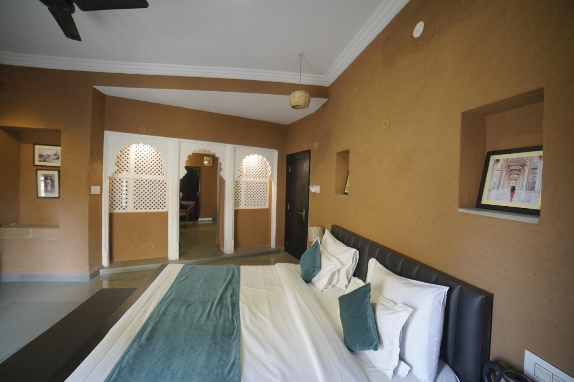 Hotel Udai Niwas By The Lake Удайпур Екстериор снимка
