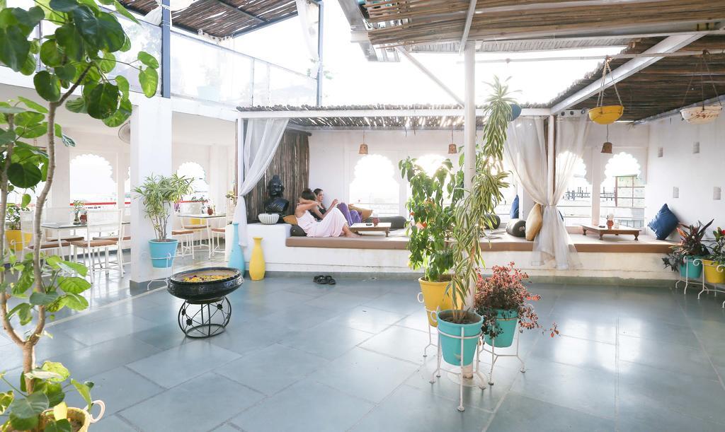 Hotel Udai Niwas By The Lake Удайпур Екстериор снимка